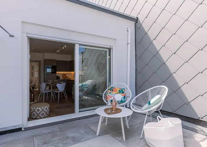 Huswell - Stunning Seafront Apartment