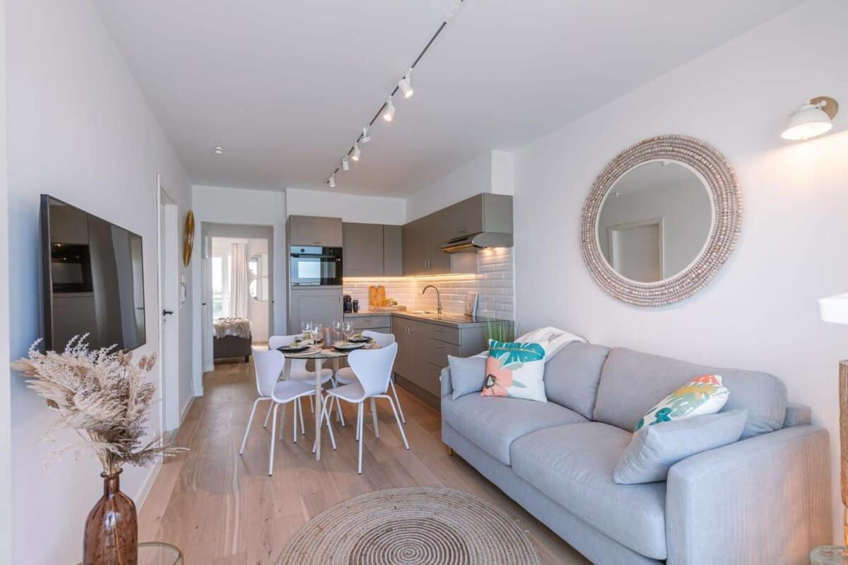Huswell - Stunning Seafront Apartment Knokke-Heist